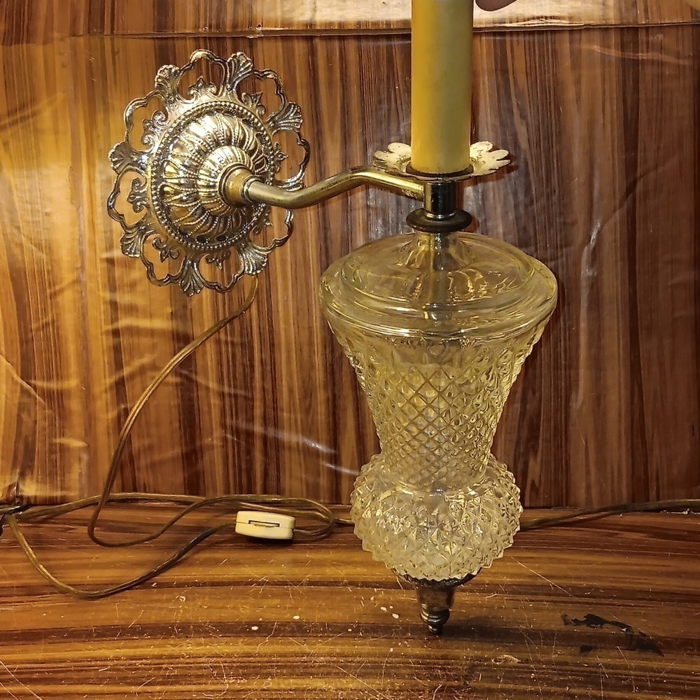 Vtg Westmoreland Glass diamond point Hollywood Regency wall lamp